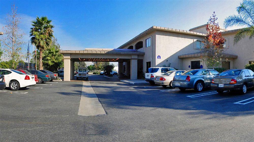 Hotel D'Lins Ontario Airport Eksteriør billede